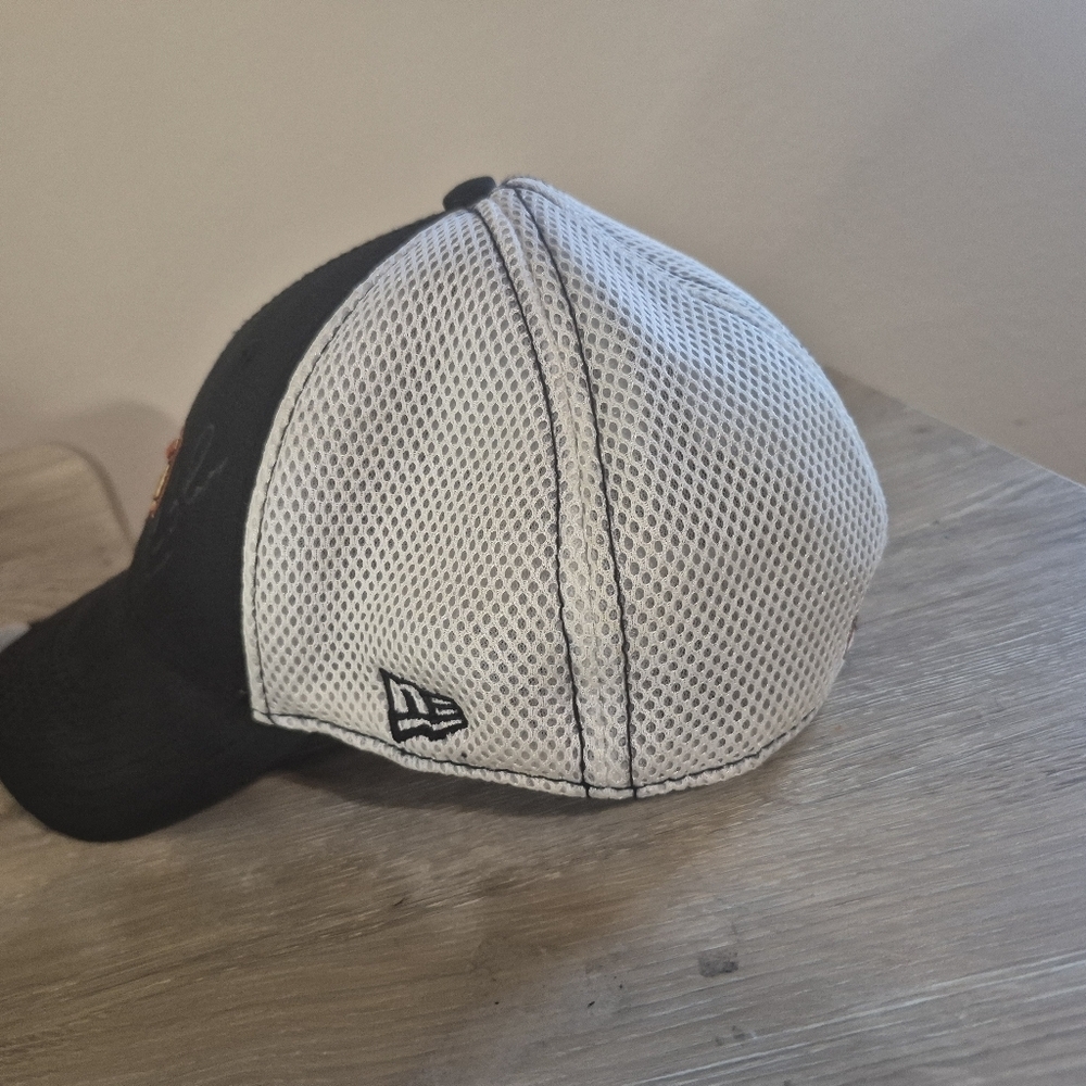 New Era Black and White Houston Astros Cap Signature Players. - Picture 4 of 6